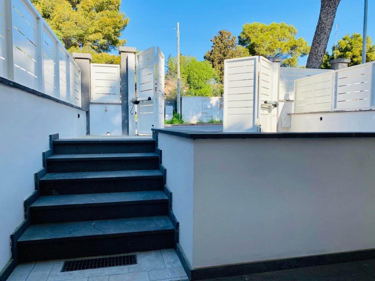 Apartamento Nuova Residenza Dei 7 Pini A Pochi Passi Dal Mare Porto Pino Exterior foto