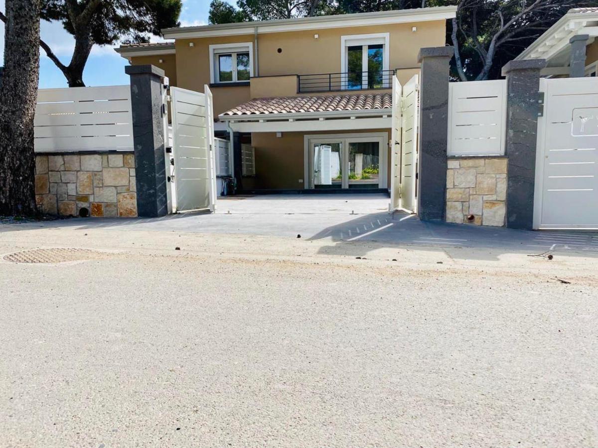 Apartamento Nuova Residenza Dei 7 Pini A Pochi Passi Dal Mare Porto Pino Exterior foto