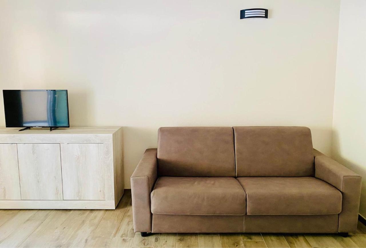 Apartamento Nuova Residenza Dei 7 Pini A Pochi Passi Dal Mare Porto Pino Exterior foto