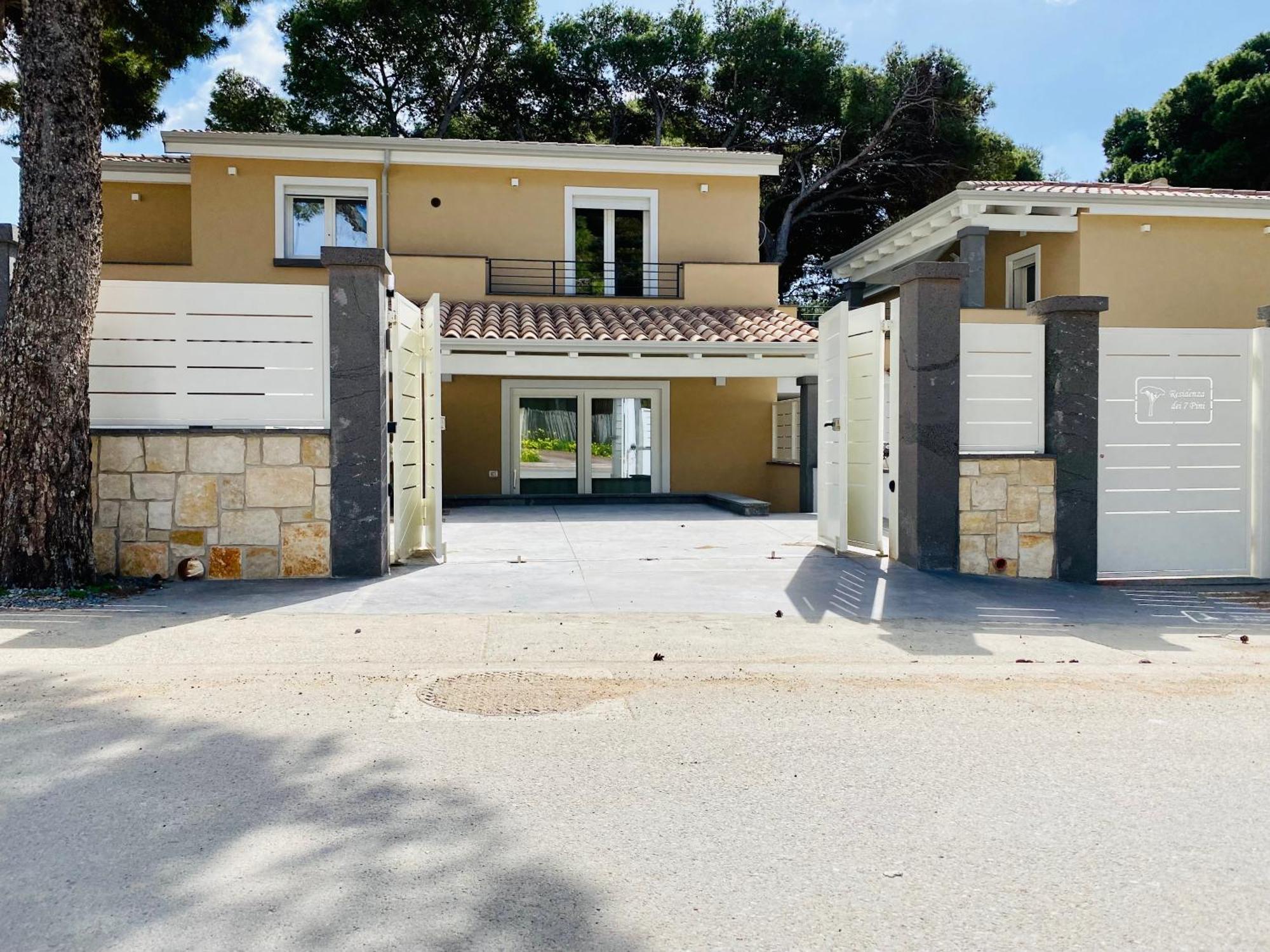 Apartamento Nuova Residenza Dei 7 Pini A Pochi Passi Dal Mare Porto Pino Exterior foto
