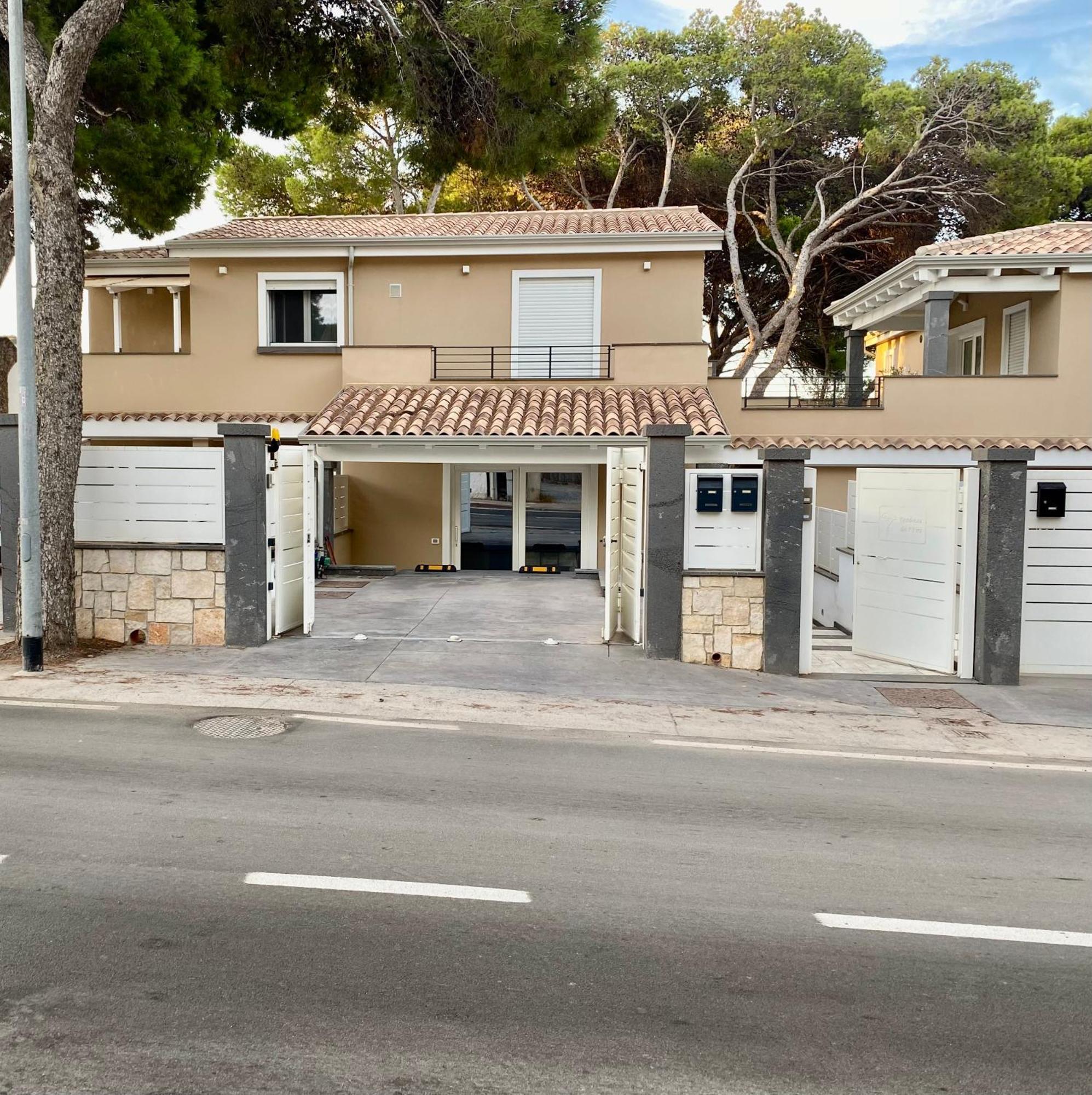Apartamento Nuova Residenza Dei 7 Pini A Pochi Passi Dal Mare Porto Pino Exterior foto